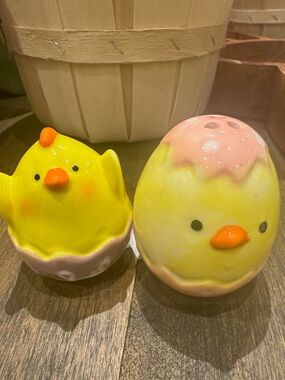 Spring Chick Ceramic Salt and Pepper Set - Yellow